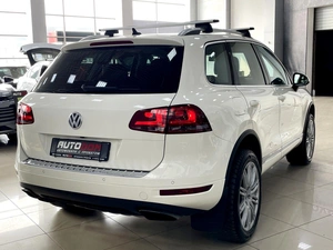 Внедорожник Volkswagen Touareg 2011 года, 1997000 рублей, Солонцы