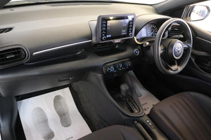 Хетчбэк Toyota Yaris 2021 года, 1139000 рублей, Омск