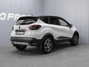 Внедорожник Renault Kaptur 2017 года, 1450000 рублей, Омск