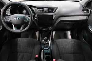 Седан Kia Rio 2013 года, 749000 рублей, Омск