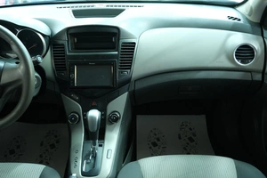 Седан Chevrolet Cruze 2010 года, 639000 рублей, Омск
