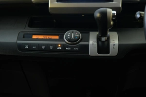 Минивэн Honda Freed 2012 года, 1159000 рублей, Омск
