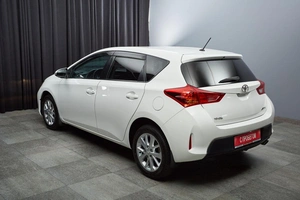 Универсал Toyota Auris 2014 года, 1077000 рублей, Красноярск