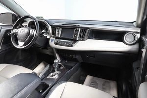 Внедорожник Toyota RAV4 2017 года, 2639000 рублей, Новосибирск