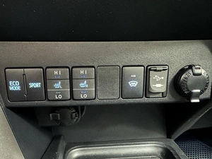 Внедорожник Toyota RAV4 2018 года, 2644990 рублей, Красноярск
