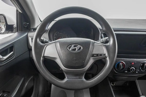 Седан Hyundai Solaris 2017 года, 989000 рублей, Барнаул