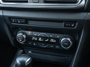 Хетчбэк Mazda Axela 2017 года, 1710000 рублей, Краснодар