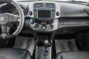 Внедорожник Toyota RAV4 2011 года, 1799000 рублей, Барнаул