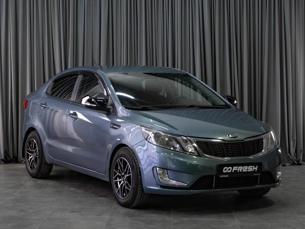 Седан Kia Rio 2014 года, 899000 рублей, Тюмень