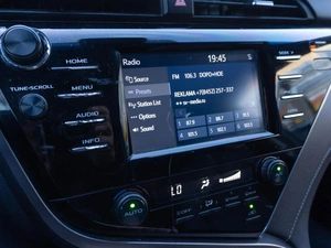 Седан Toyota Camry 2018 года, 2119000 рублей, Саратов