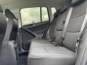 Внедорожник Volkswagen Tiguan 2013 года, 1178000 рублей, Ижевск
