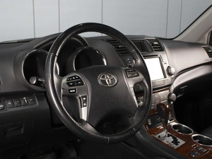Внедорожник Toyota Highlander 2011 года, 2200000 рублей, Омск