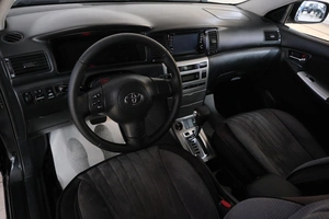 Седан Toyota Corolla 2004 года, 749000 рублей, Омск