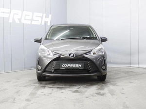 Хетчбэк Toyota Vitz 2017 года, 960000 рублей, Омск