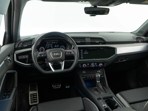 Внедорожник Audi Q3 2024 года, 4249999 рублей, Москва
