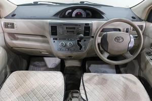 Минивэн Toyota Raum 2003 года, 569000 рублей, Новокузнецк