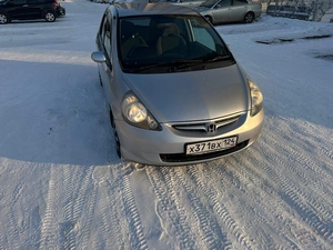 Хетчбэк Honda Fit 2006 года, 525000 рублей, Красноярск
