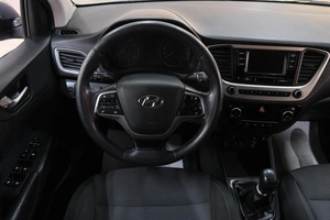 Седан Hyundai Solaris 2017 года, 1099000 рублей, Омск