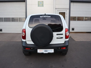 Внедорожник Chevrolet Niva 2015 года, 680000 рублей, Железногорск