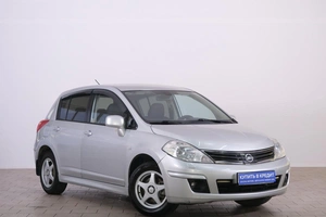 Хетчбэк Nissan Tiida 2011 года, 929000 рублей, Омск