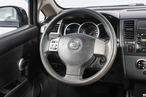 Хетчбэк Nissan Tiida 2012 года, 829000 рублей, Новосибирск
