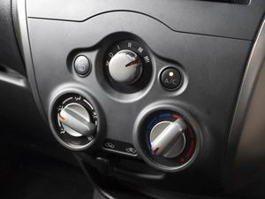 Хетчбэк Nissan Note 2016 года, 1080000 рублей, Омск