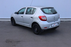Хэтчбек Renault Sandero 2018 года, 990000 рублей, Брянск