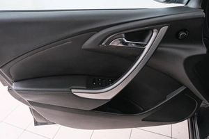 Седан Opel Astra 2013 года, 899000 рублей, Красноярск