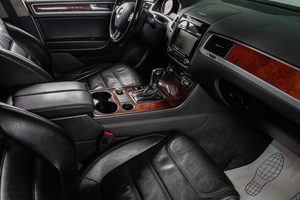 Внедорожник Volkswagen Touareg 2012 года, 1589000 рублей, Сургут