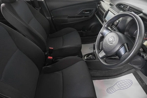 Хетчбэк Toyota Vitz 2018 года, 999000 рублей, Кемерово