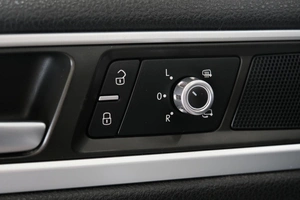 Внедорожник Volkswagen Touareg 2014 года, 2349000 рублей, Омск