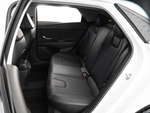 Седан Hyundai Elantra 2023 года, 1987077 рублей, Москва