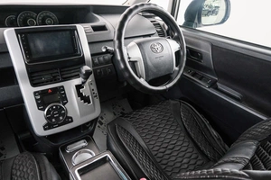 Минивэн Toyota Voxy 2010 года, 1349000 рублей, Красноярск