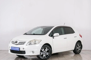 Хетчбэк Toyota Auris 2010 года, 879000 рублей, Красноярск