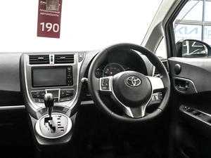Хетчбэк Toyota Ractis 2011 года, 790000 рублей, Красноярск