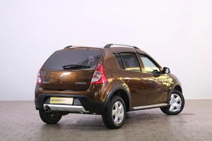 Хетчбэк Renault Sandero Stepway 2014 года, 799000 рублей, Омск