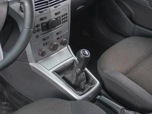 Хетчбэк Opel Astra 2012 года, 749000 рублей, Сургут