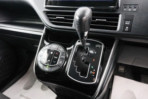 Минивэн Toyota Esquire 2016 года, 2439000 рублей, Красноярск