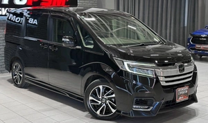 Минивэн Honda Stepwgn Spada 2017 года, 2257000 рублей, Красноярск