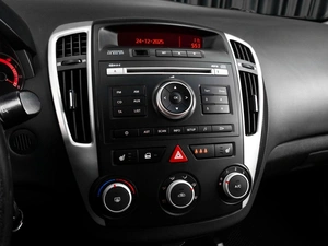 Хетчбэк Kia Ceed 2010 года, 699000 рублей, Тюмень