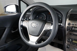 Седан Toyota Avensis 2011 года, 999000 рублей, Тюмень