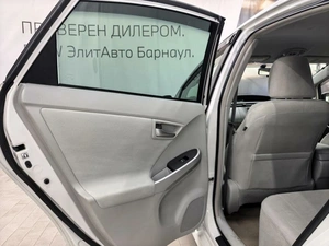 Лифтбек Toyota Prius 2015 года, 1290000 рублей, Барнаул