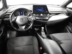 Внедорожник Toyota C-HR 2018 года, 1919900 рублей, Казань