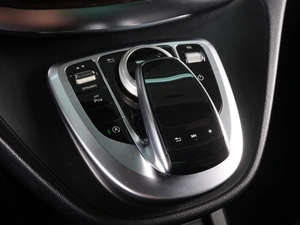 Минивэн Mercedes-benz V-класс 2017 года, 5230000 рублей, Красный Пахарь