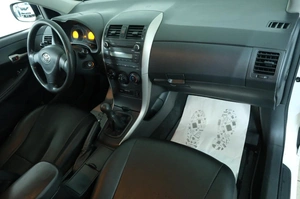 Седан Toyota Corolla 2008 года, 889000 рублей, Омск