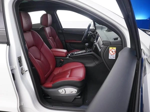 Внедорожник Porsche Macan 2021 года, 7290700 рублей, Москва