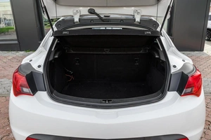 Хетчбэк Opel Astra 2013 года, 769000 рублей, Ульяновск