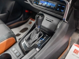 Хетчбэк Toyota Auris 2015 года, 1330000 рублей, Красноярск