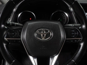 Седан Toyota Camry 2018 года, 2149000 рублей, Тюмень