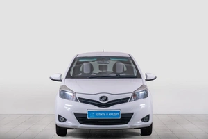 Хетчбэк Toyota Vitz 2013 года, 739000 рублей, Томск